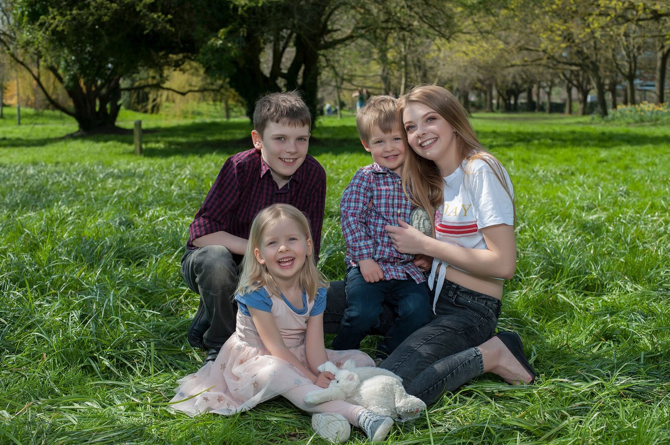 Natural family portrait session — Peter Farrar Portraits Basingstoke