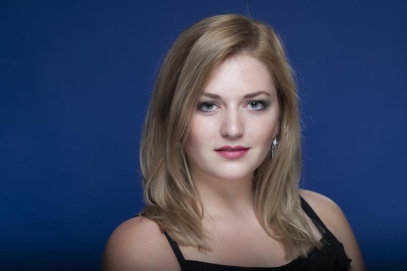 Portrait of Katie — studio session Peter Farrar Portraits Basingstoke